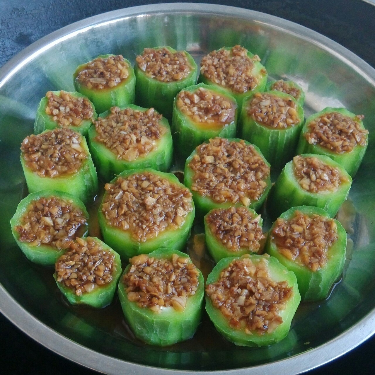 只需要五分钟就可以的美味蒜蓉蒸丝瓜