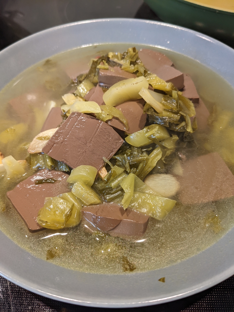 开胃的酸菜鸭血汤的做法