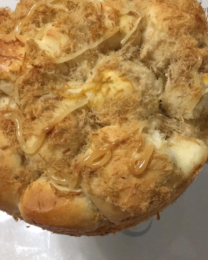 肉松色拉酱中空面包
