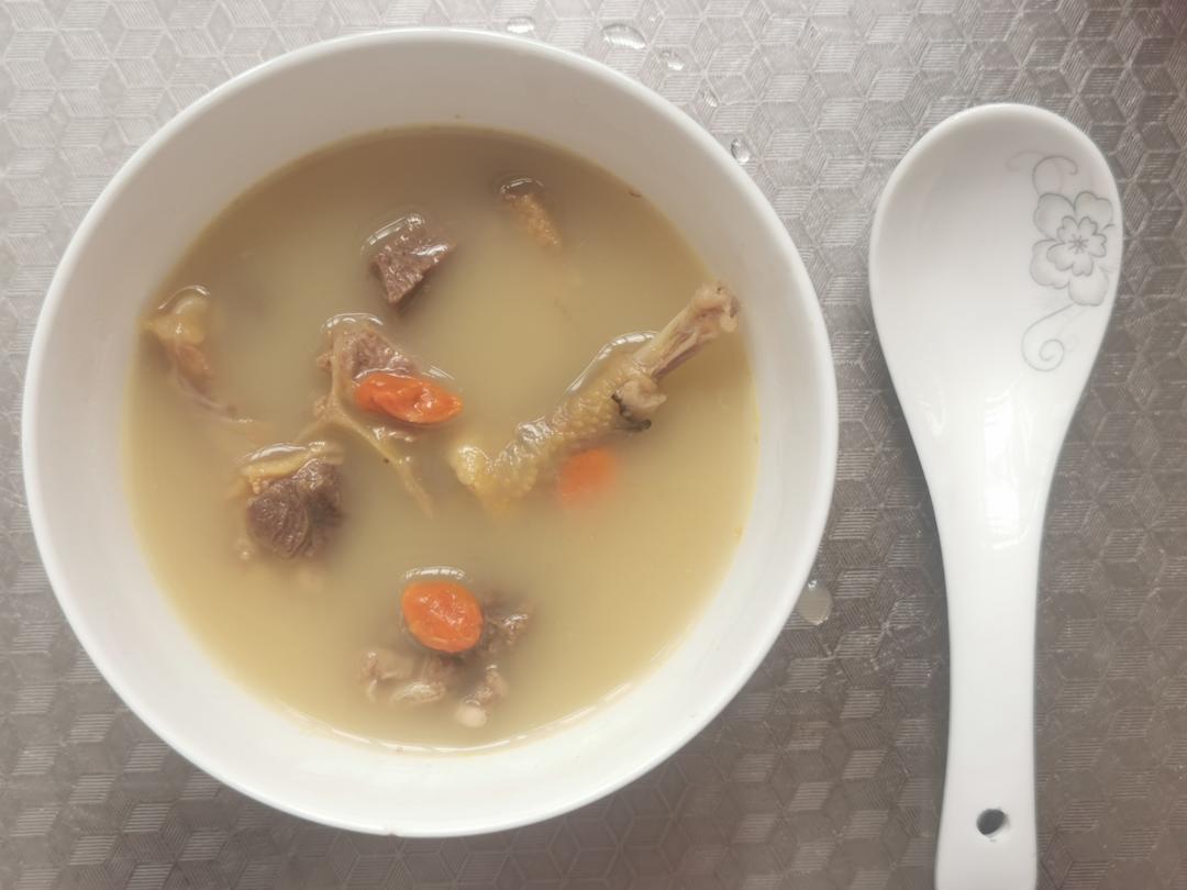 药膳滋补鸽子汤