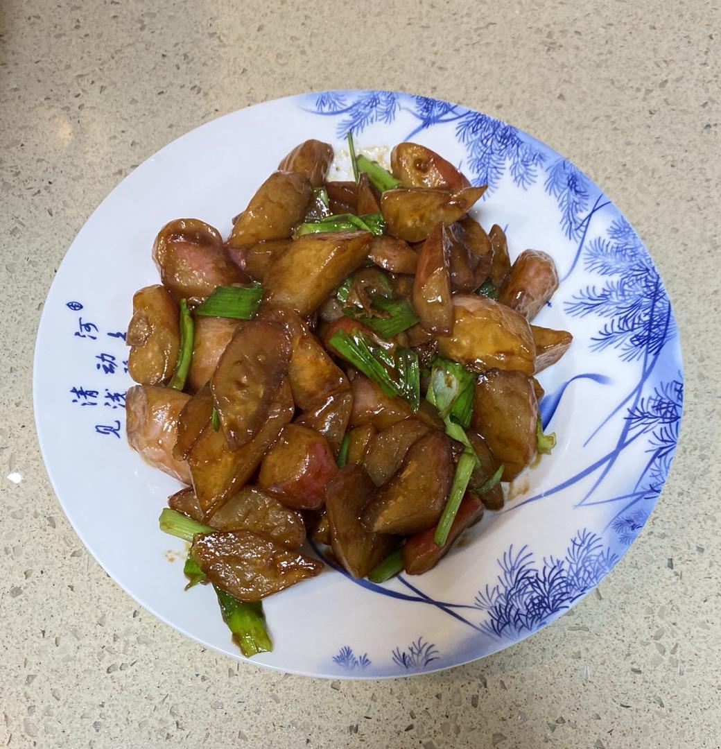 青蒜烧小萝卜，春天的应季菜