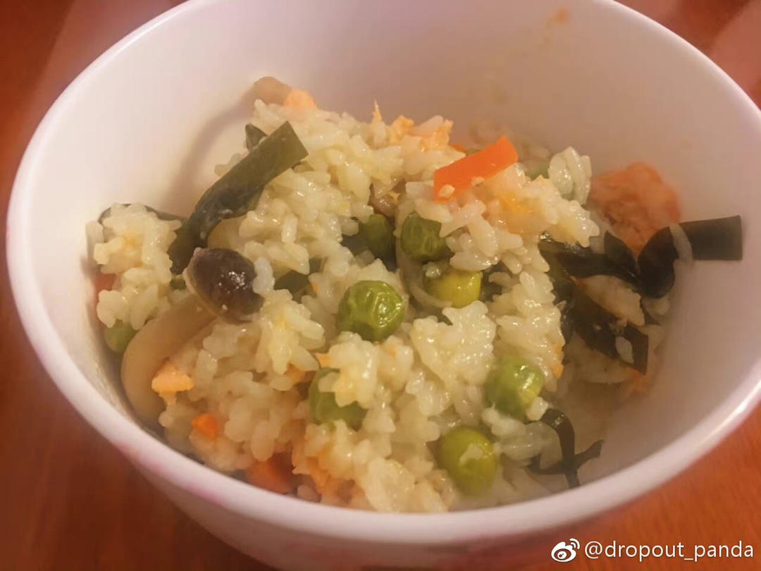 《逃避虽可耻但有用》三文鱼毛豆什锦饭