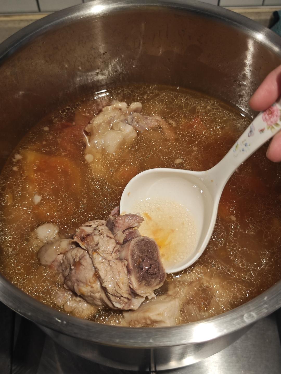 爽口不腻的番茄大骨汤
