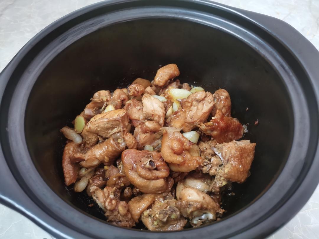 香味十足的沙姜鸡煲