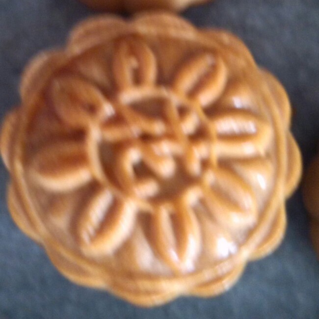 月儿弯弯，饼儿圆圆