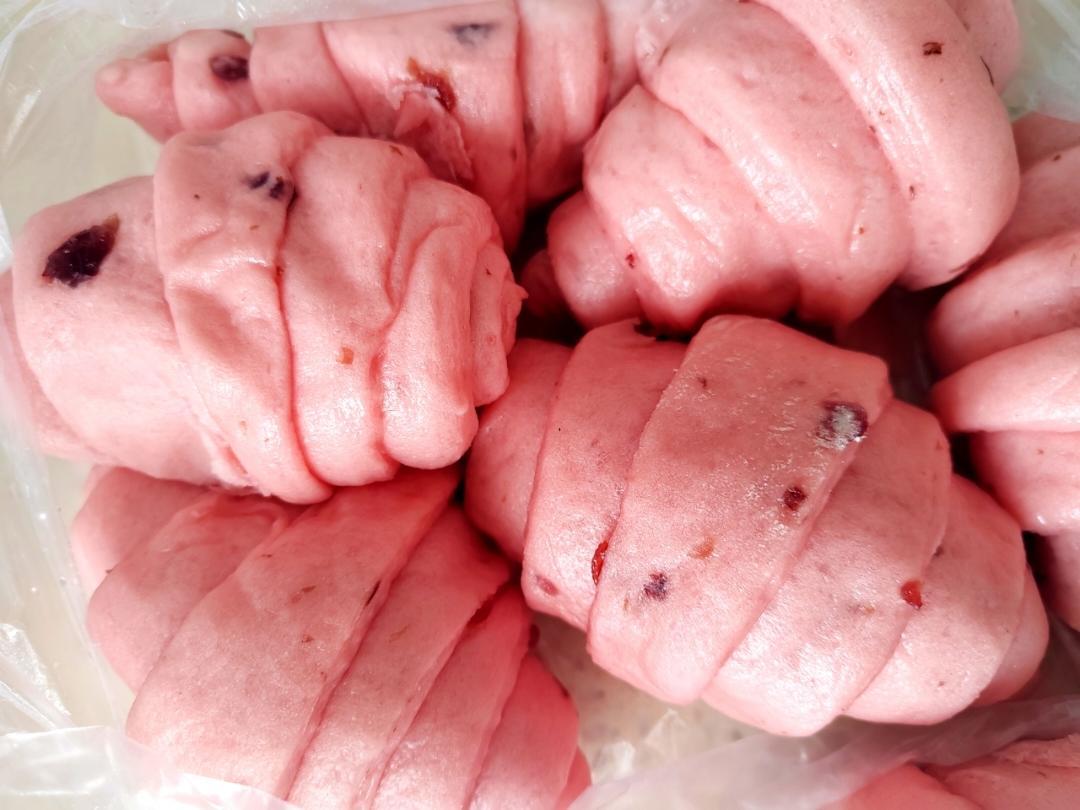 好看的蔓越莓牛角包馒头