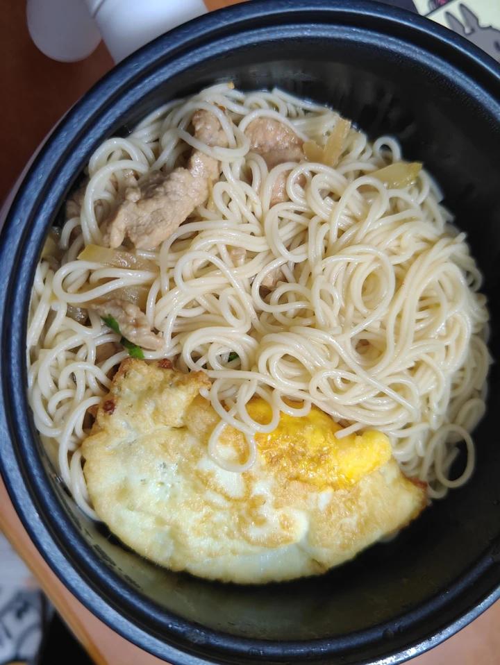 多少次早起就为了这一口——榨菜肉丝面