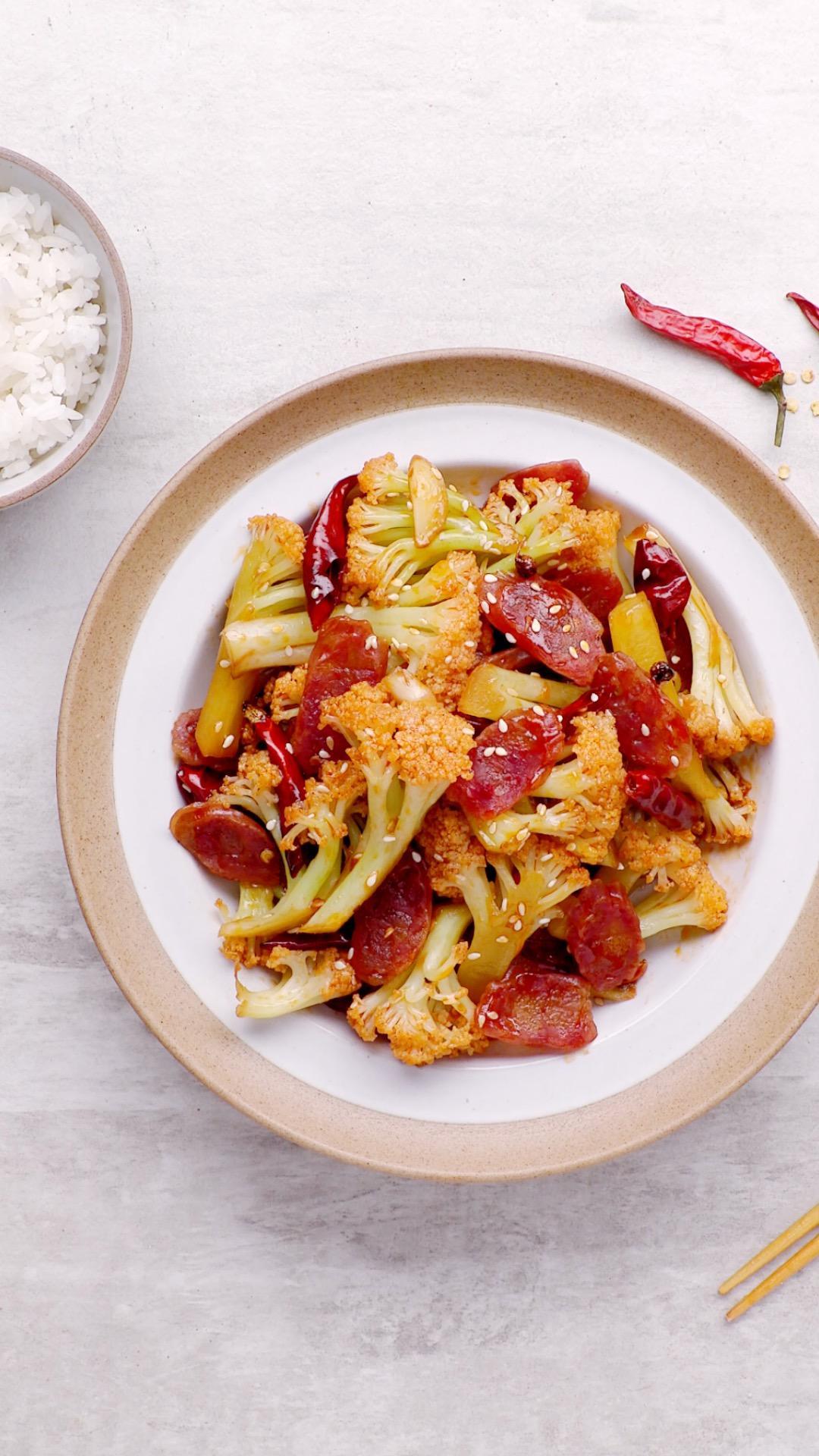 炝炒腊肠花菜的做法