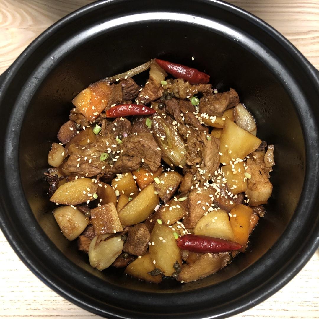 五花肉炖土豆