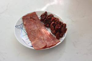 肉食派|香葱培根圣诞花环面包的做法 步骤1