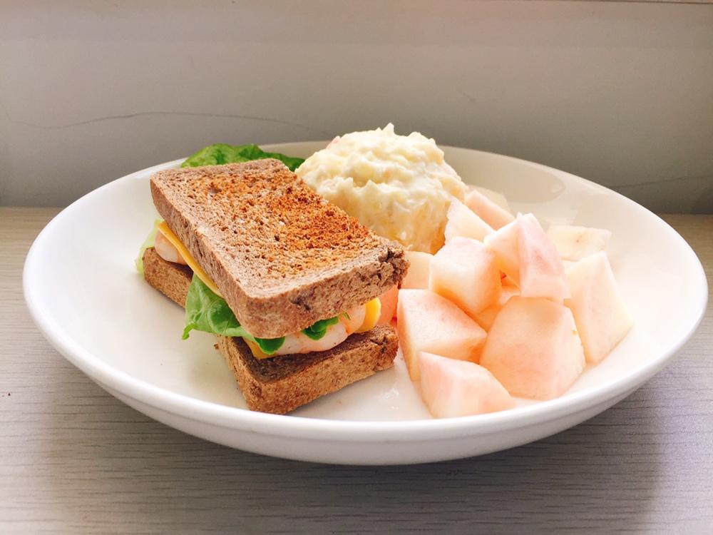 控卡食谱|虾仁三明治土豆沙拉362kcal