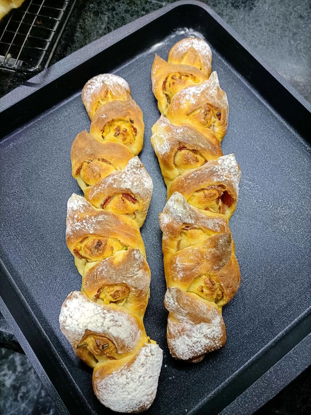 蒜香培根麦穗面包