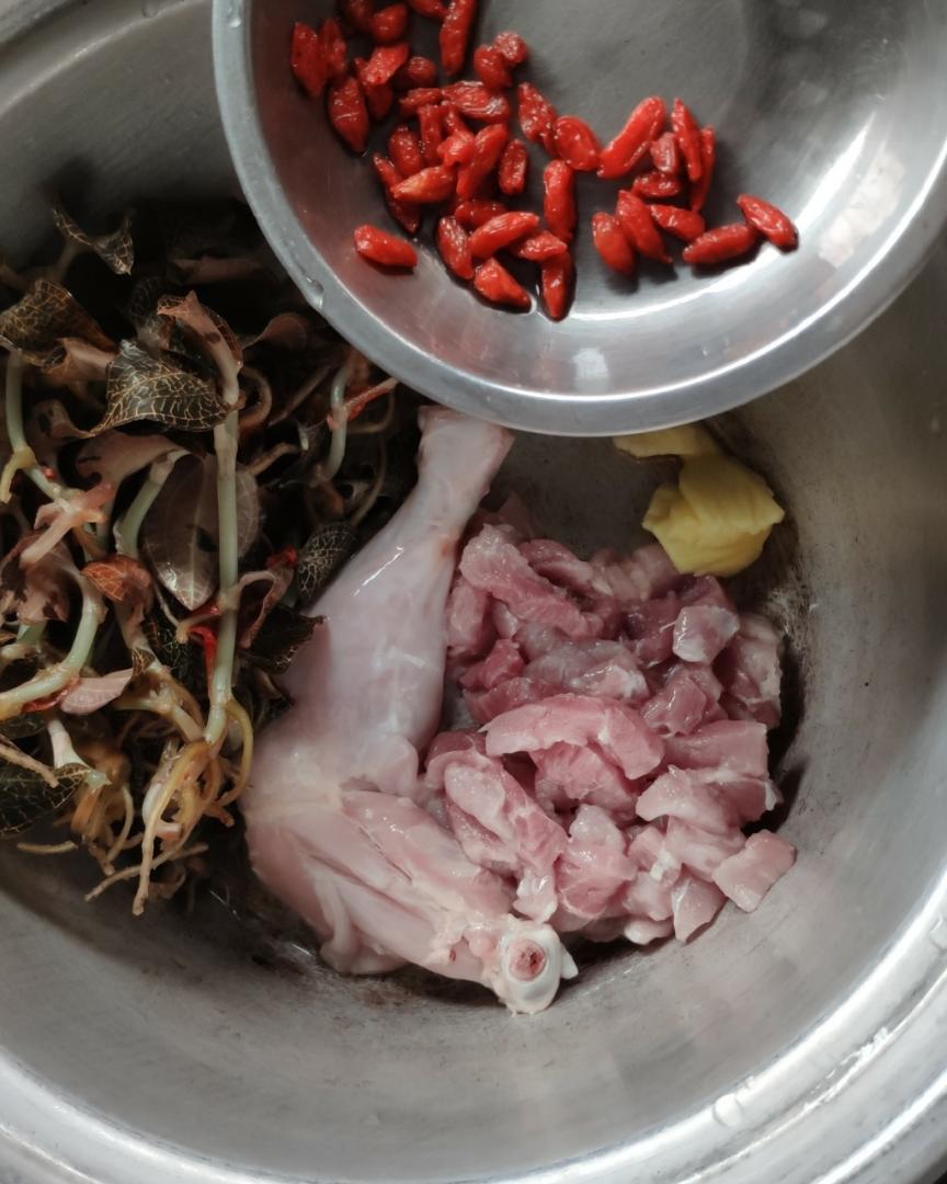 金线莲石斛麦冬汤的做法