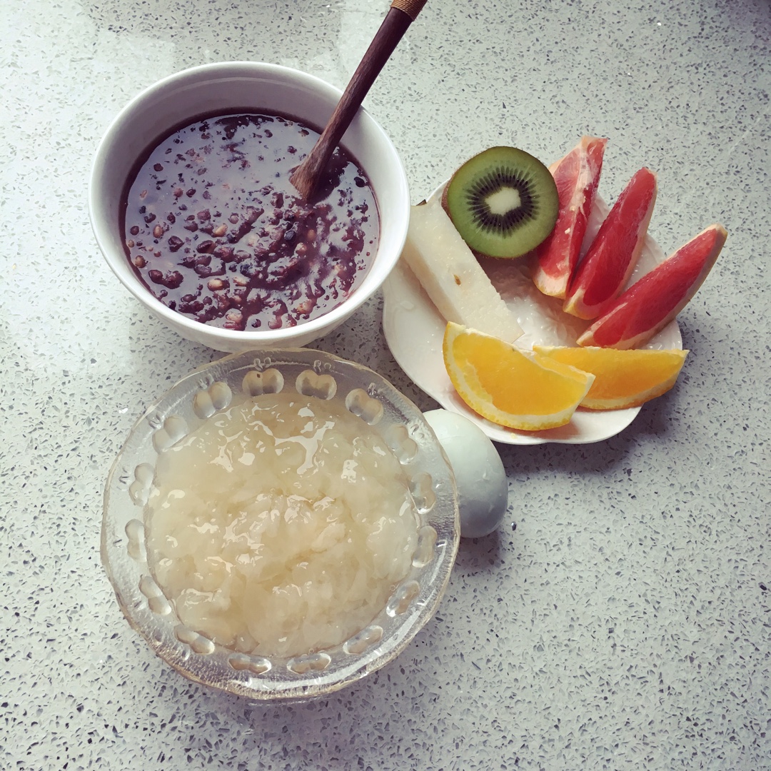 不急不躁吃早餐