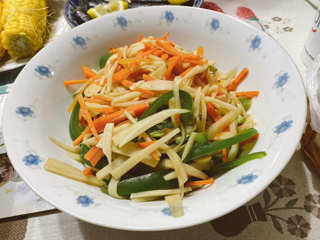 开胃又好吃——酸酸的茭白炒三丝