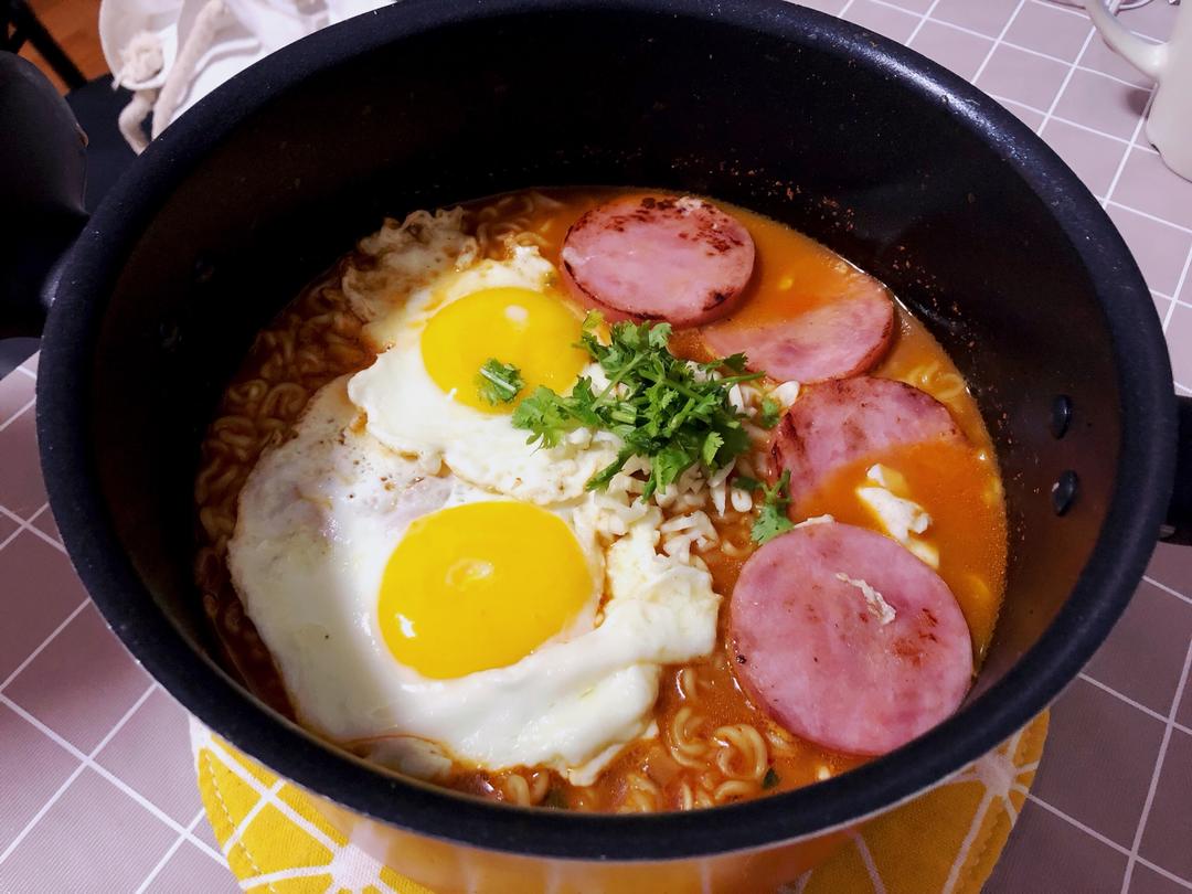 工作日的改良版餐蛋辛拉面