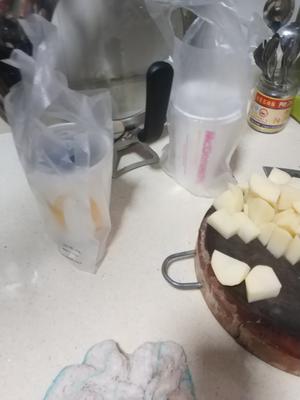 可乐土豆鸡+咸鸭蛋白☞秉承不浪费，超好吃，简单做的做法 步骤4