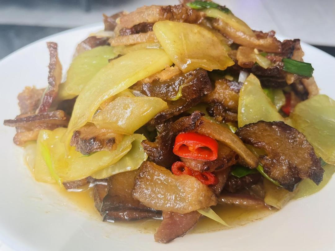 莴笋片炒腊肉的做法