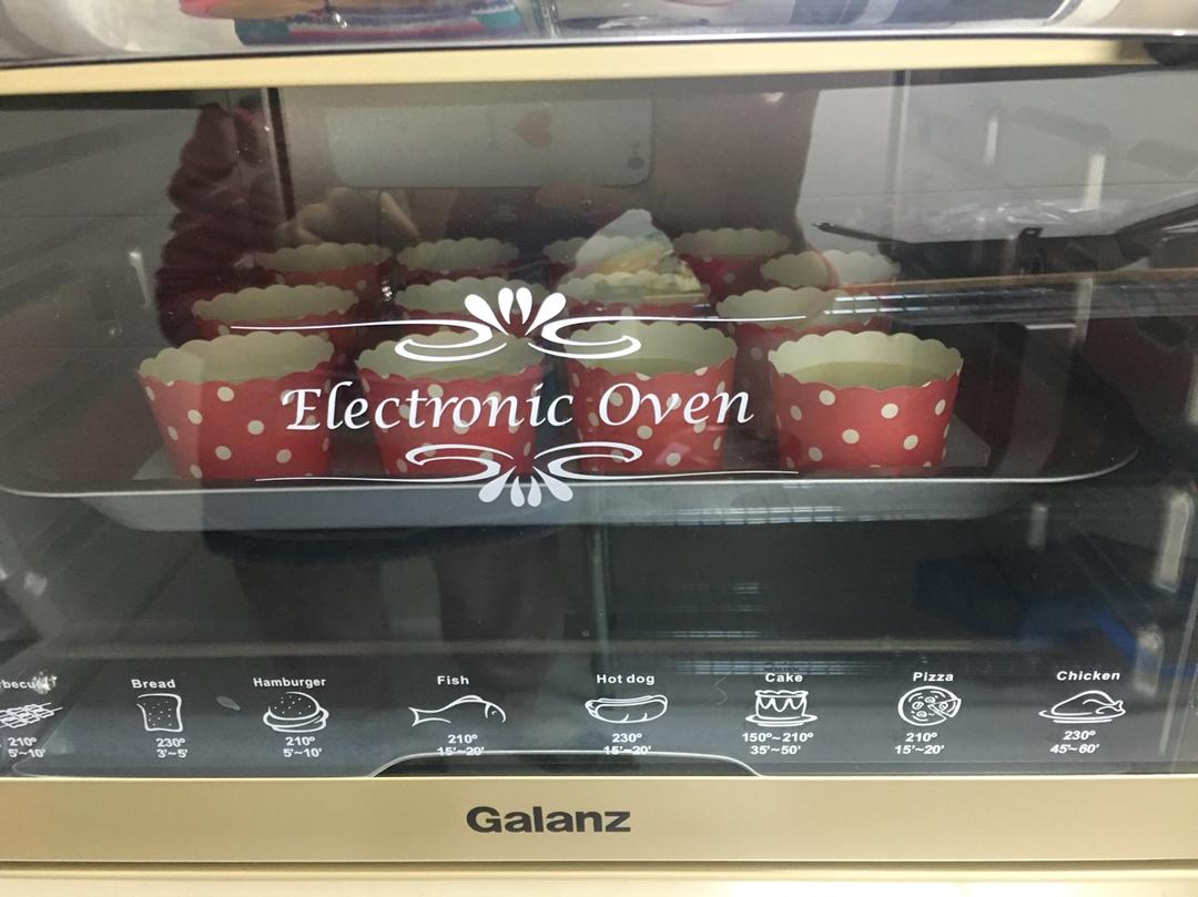 软绵绵戚风纸杯蛋糕