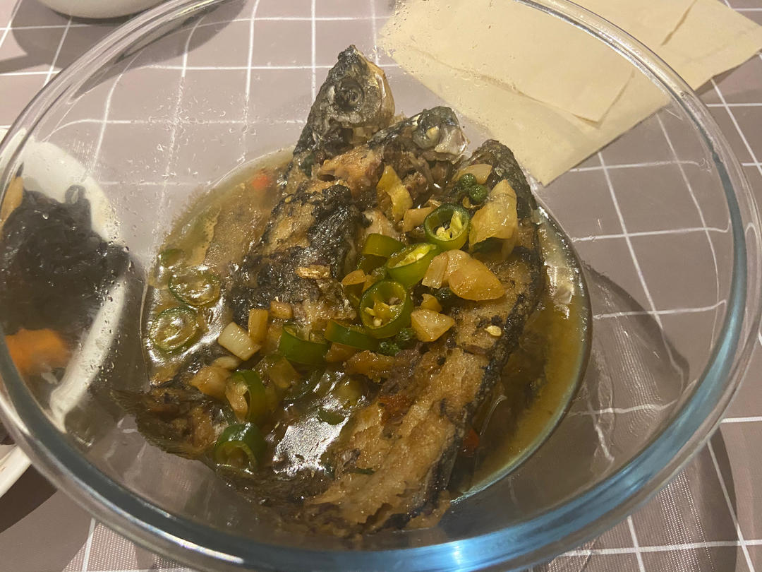 全世界最好吃的红烧小鲫鱼，鱼汤拌饭可以吃两碗