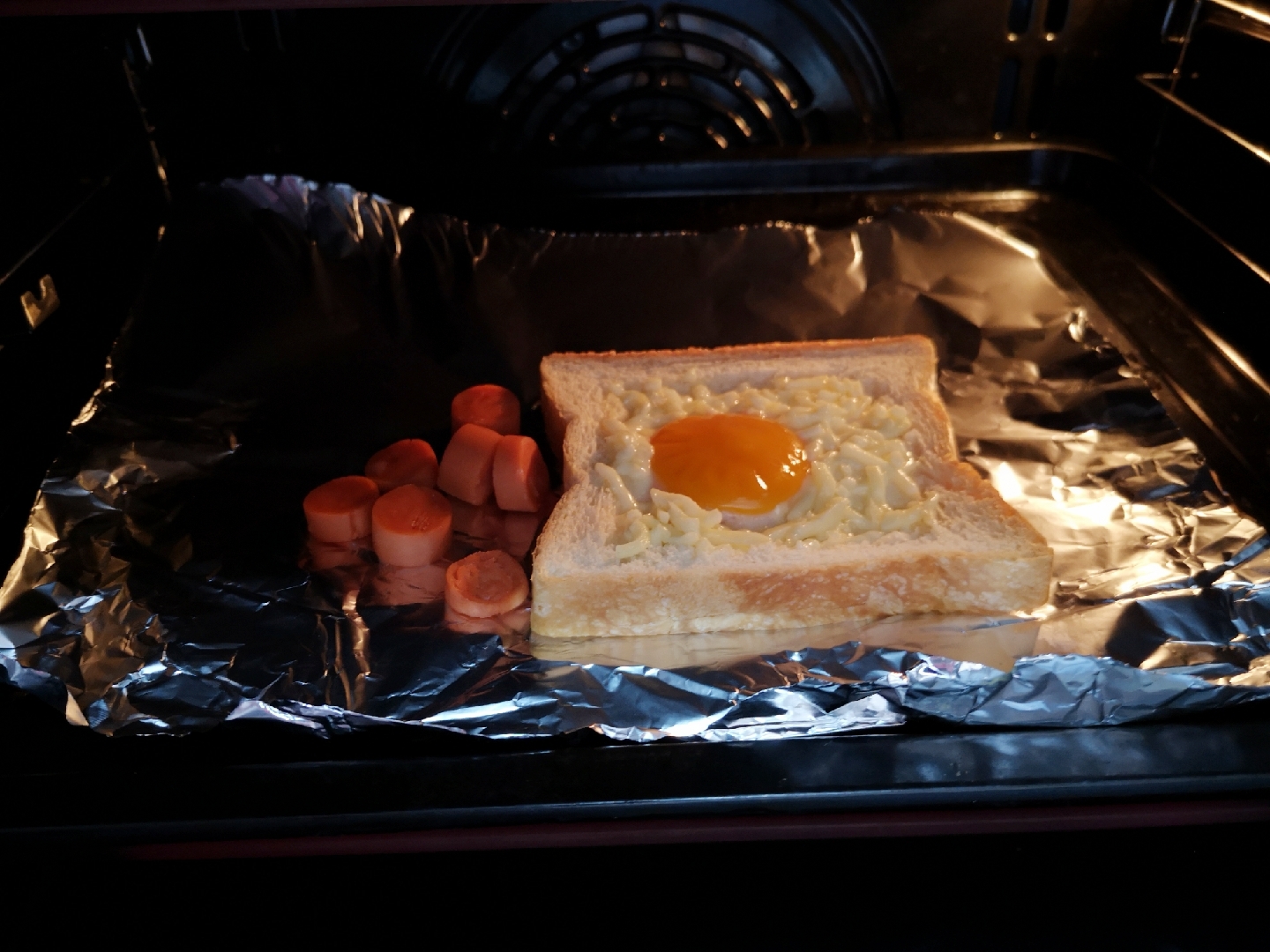 超好吃的吐司芝士烤蛋的做法 步骤2