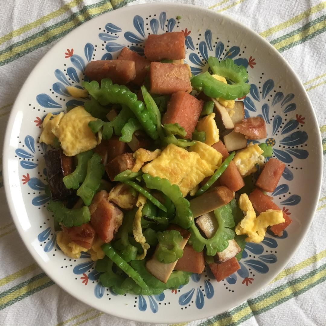 冲绳记忆--鸡蛋豆腐午餐肉炒苦瓜