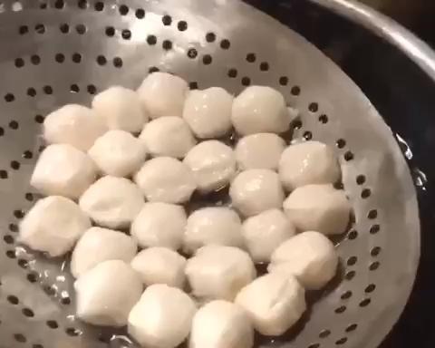 鱼丸这样做Q弹很适合小孩子噢