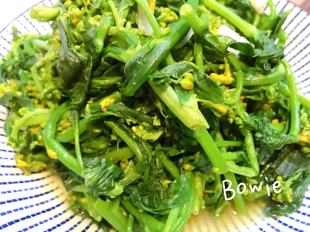 好嫩的清炒小小油菜花