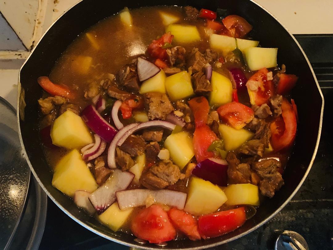 番茄土豆炖牛腩