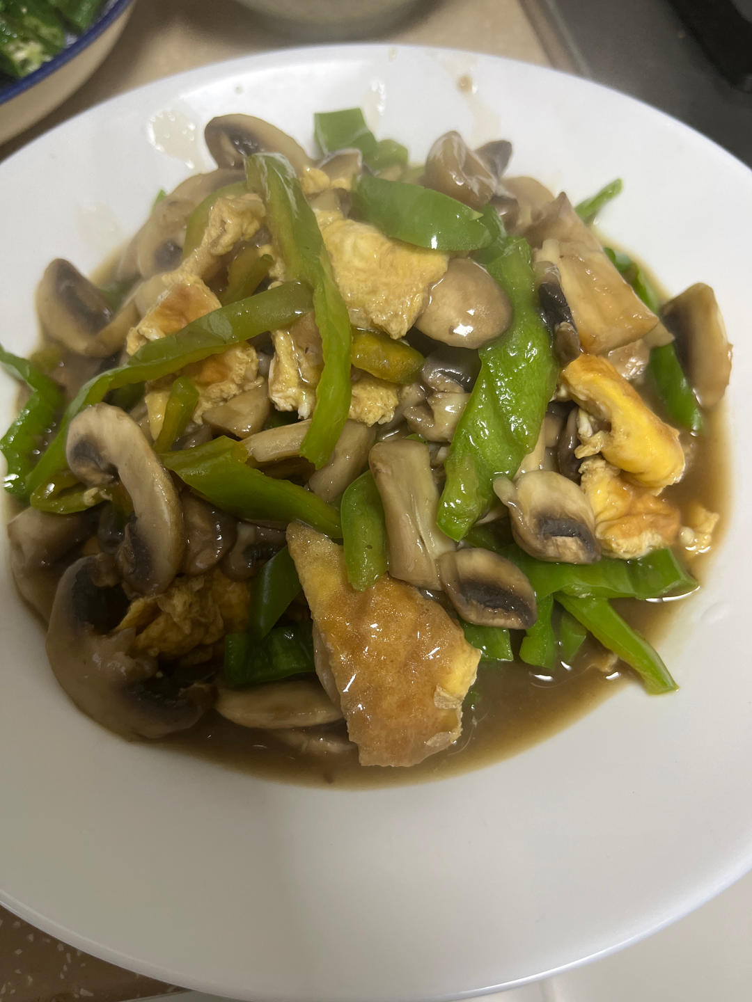 口蘑炒鸡蛋