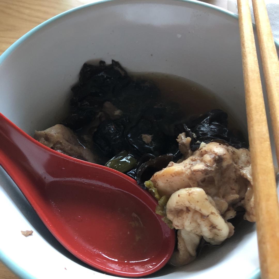 香菇黑木耳蒸鸡