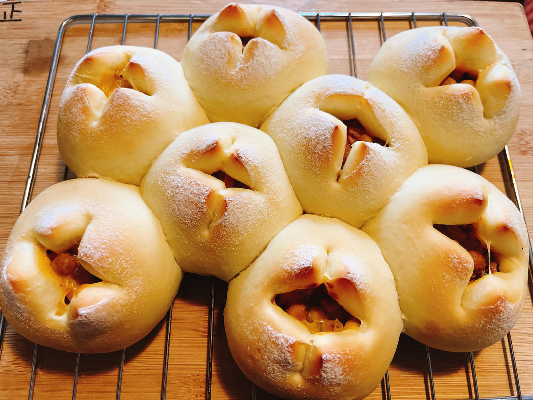 (超好吃的咸口面包）爆浆培根芝士面包