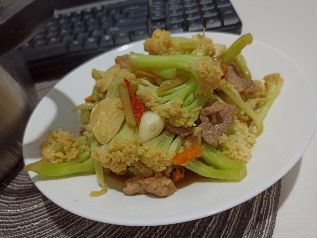 老丁的私房菜-干锅花菜