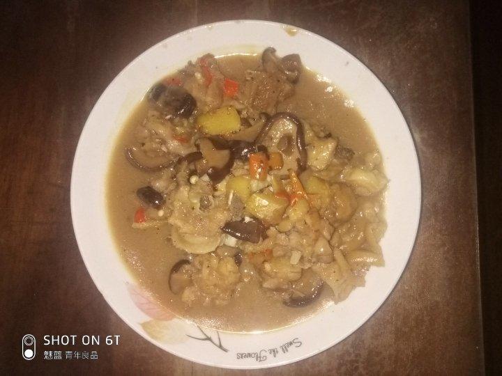 香菇炖鸡肉