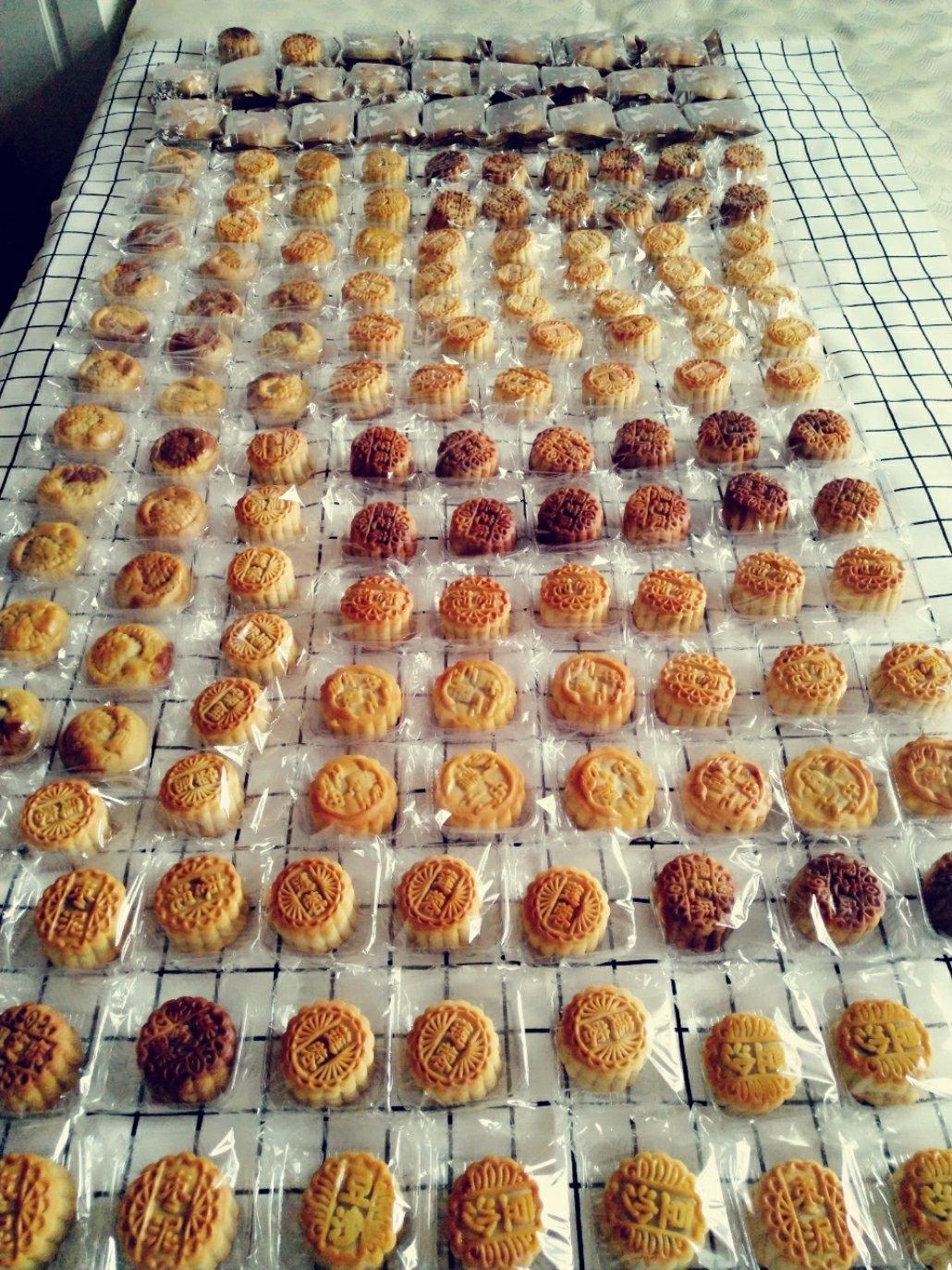 广式月饼—蛋黄莲蓉月饼