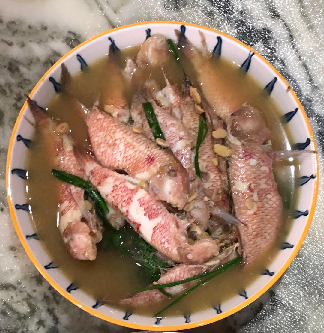 快手普宁豆酱煮鹦鹉鱼