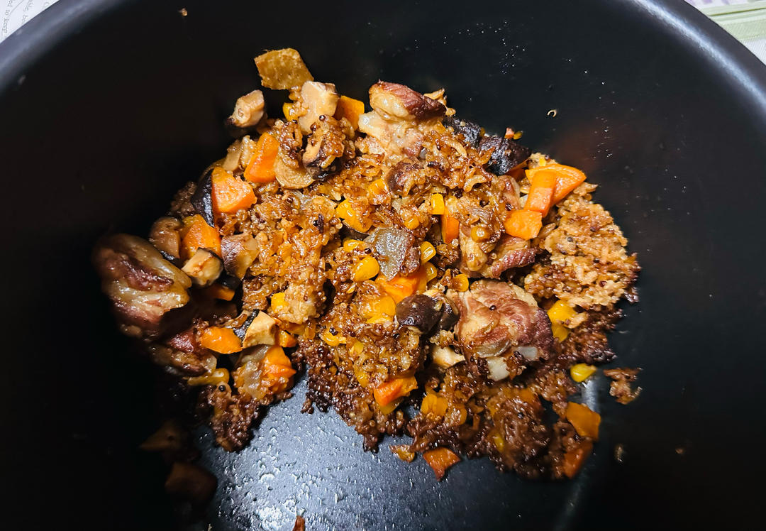 【排骨焖饭】