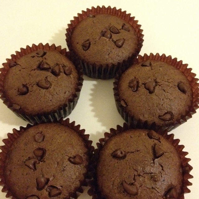 超润巧克力纸杯蛋糕（非常适合裱花、盖糖皮的cupcake方子）