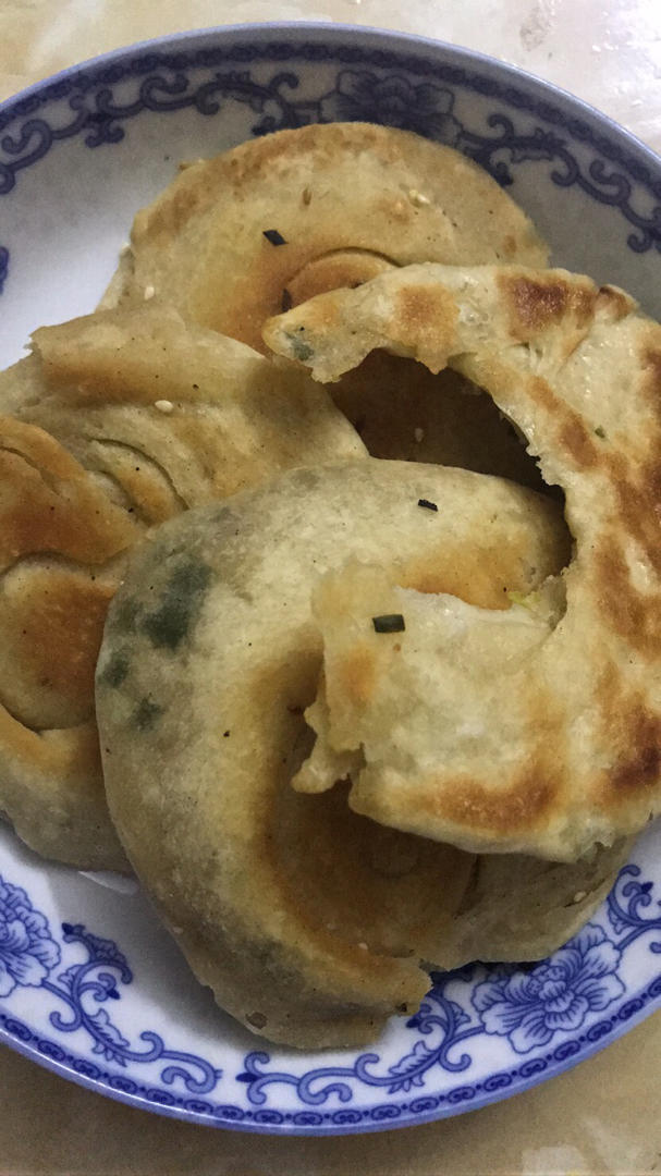 半发面家常葱油饼 凉了不硬 做法简单 附细节视频详解