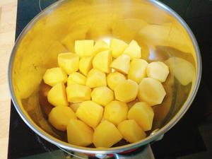 「异国风味」冷热两吃的日式小土豆的做法 步骤3