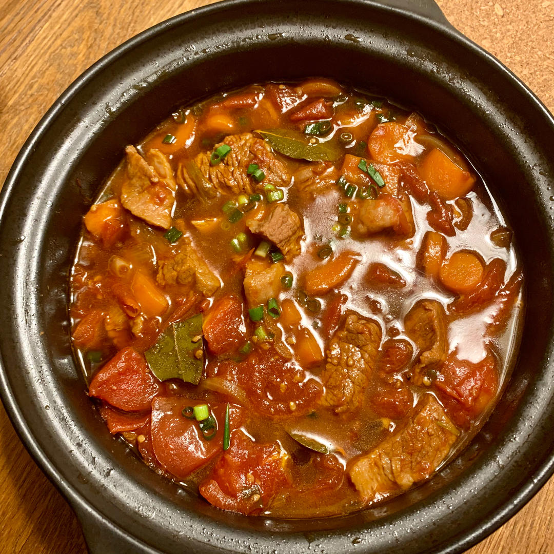 番茄牛腩，用料简单，好吃到汤汁都要泡饭！