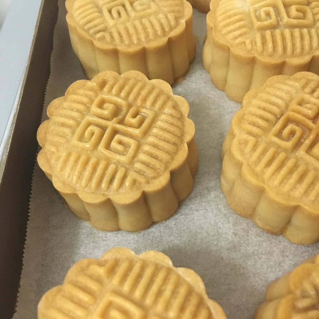 广式月饼—蛋黄莲蓉月饼