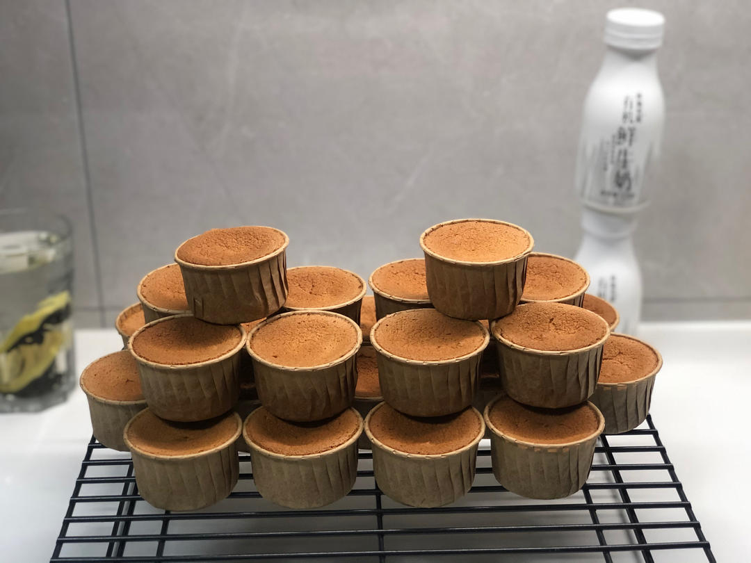 不塌不裂的纸杯戚风蛋糕