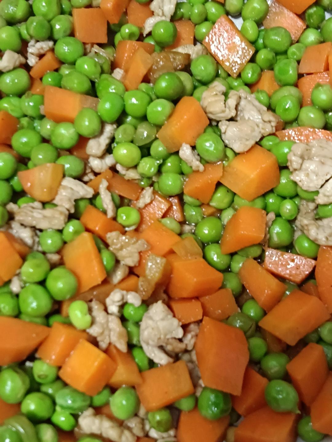 胡萝卜肉末炒豌豆