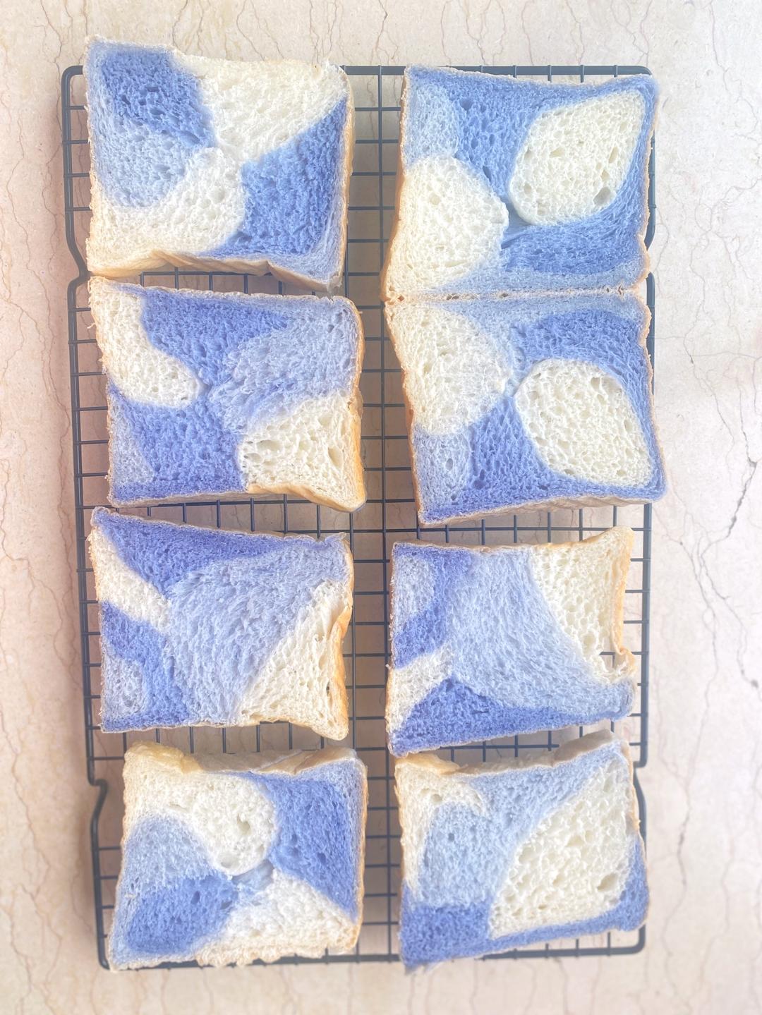 用美食向大师致敬：蝶豆花梵高“星空”吐司B12