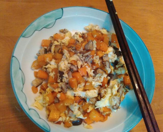 胡萝卜蘑菇炒鸡蛋的做法