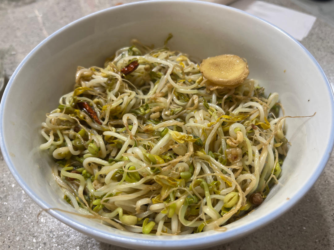 炝炒酸辣绿豆芽（超级快手菜）