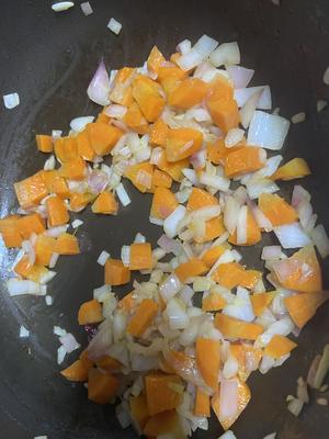 土豆胡萝卜洋葱咖喱鸡丁的做法 步骤6
