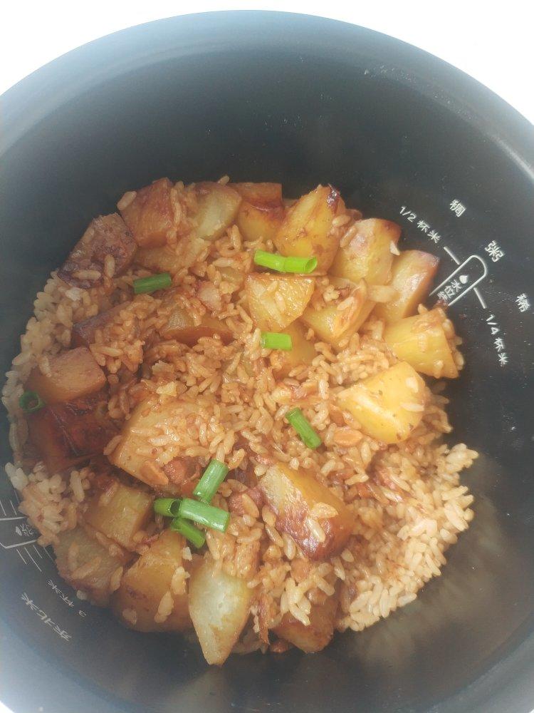 土豆焖饭（电饭锅版）