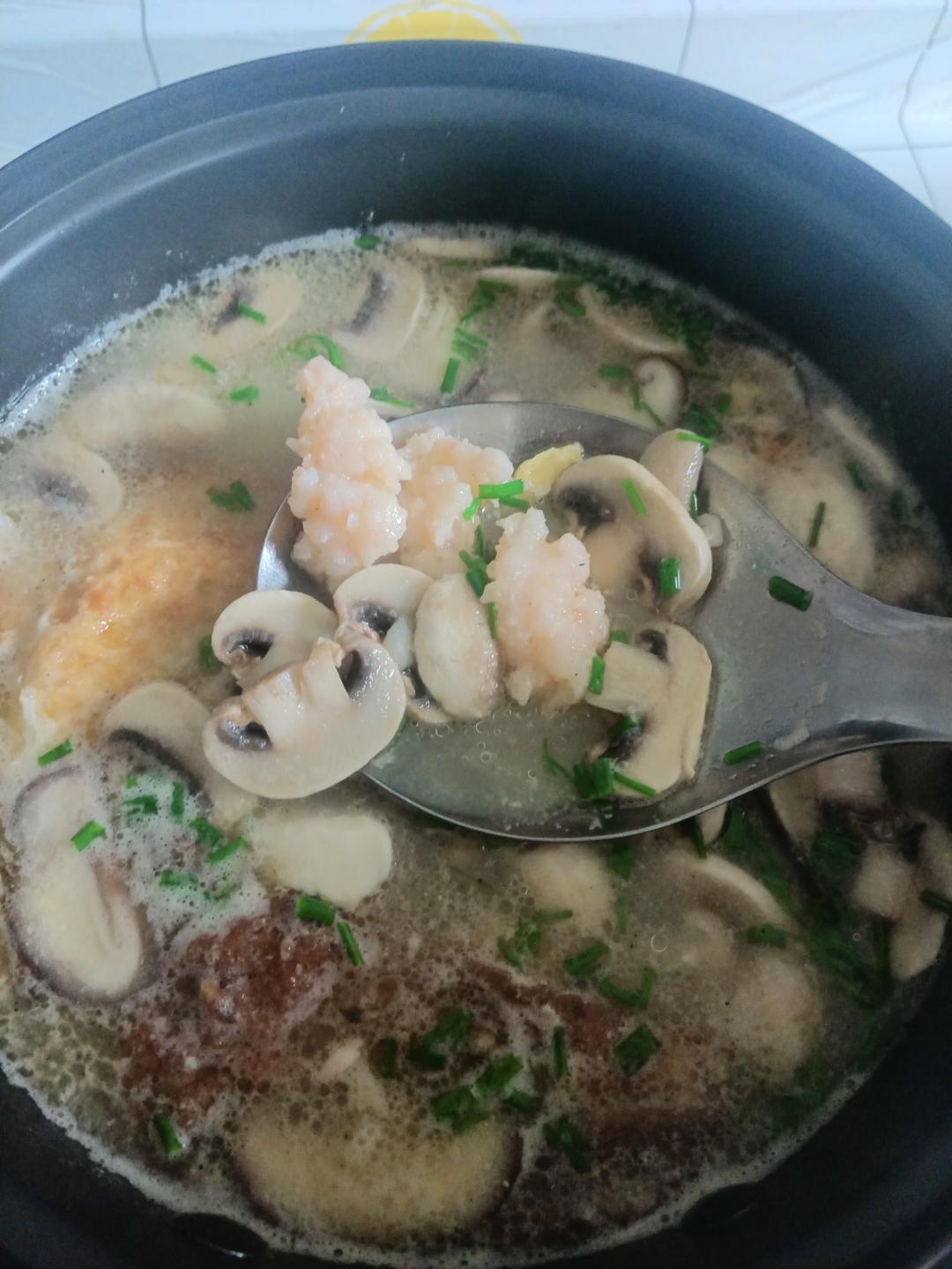 虾滑豆腐汤。